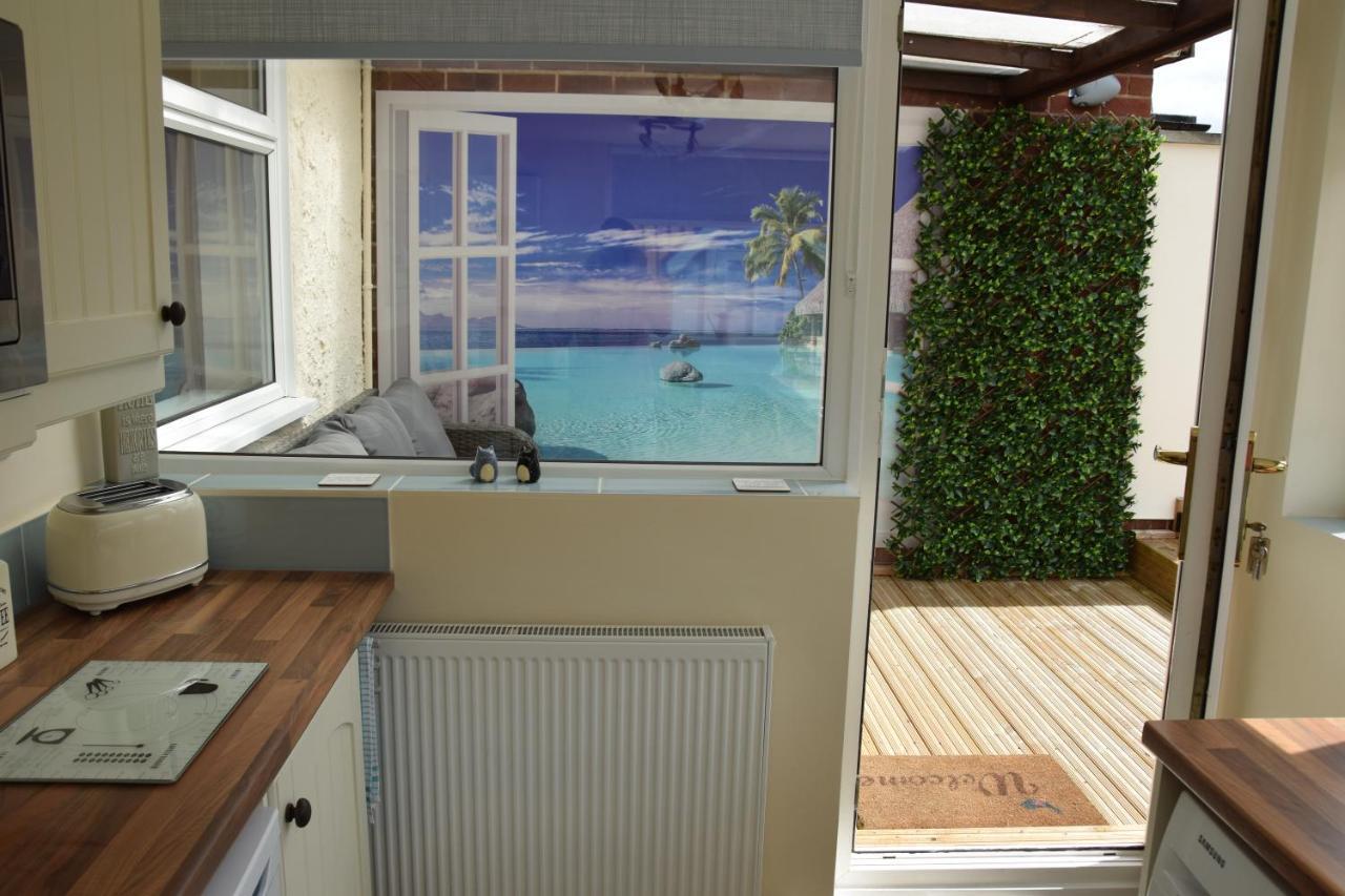 Holiday home Immaculate Inviting Light And Airy 2-bed *