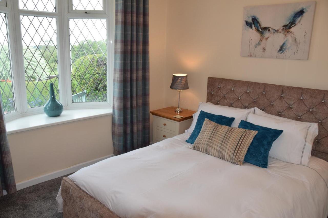 Immaculate Inviting Light And Airy 2-bed Tibshelf