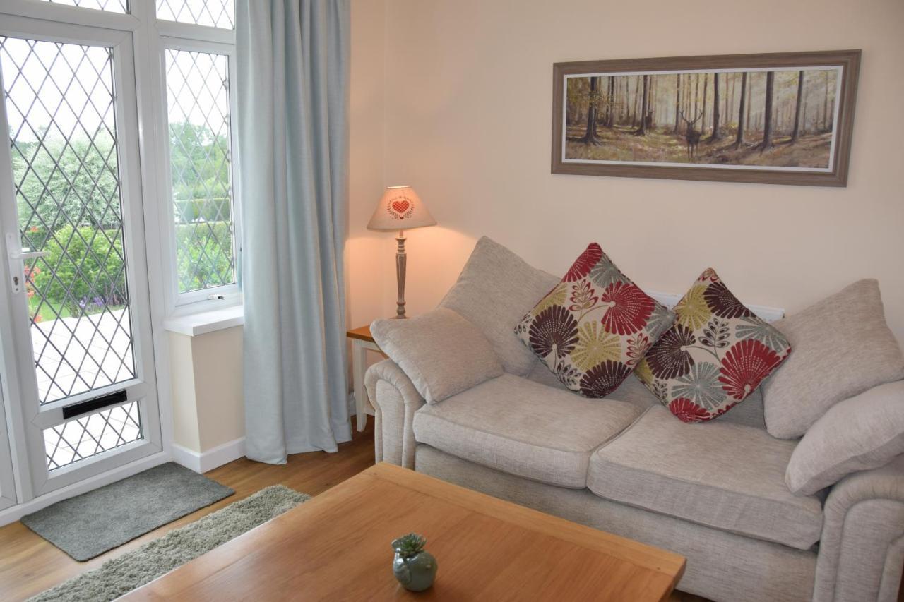 Immaculate Inviting Light And Airy 2-bed *