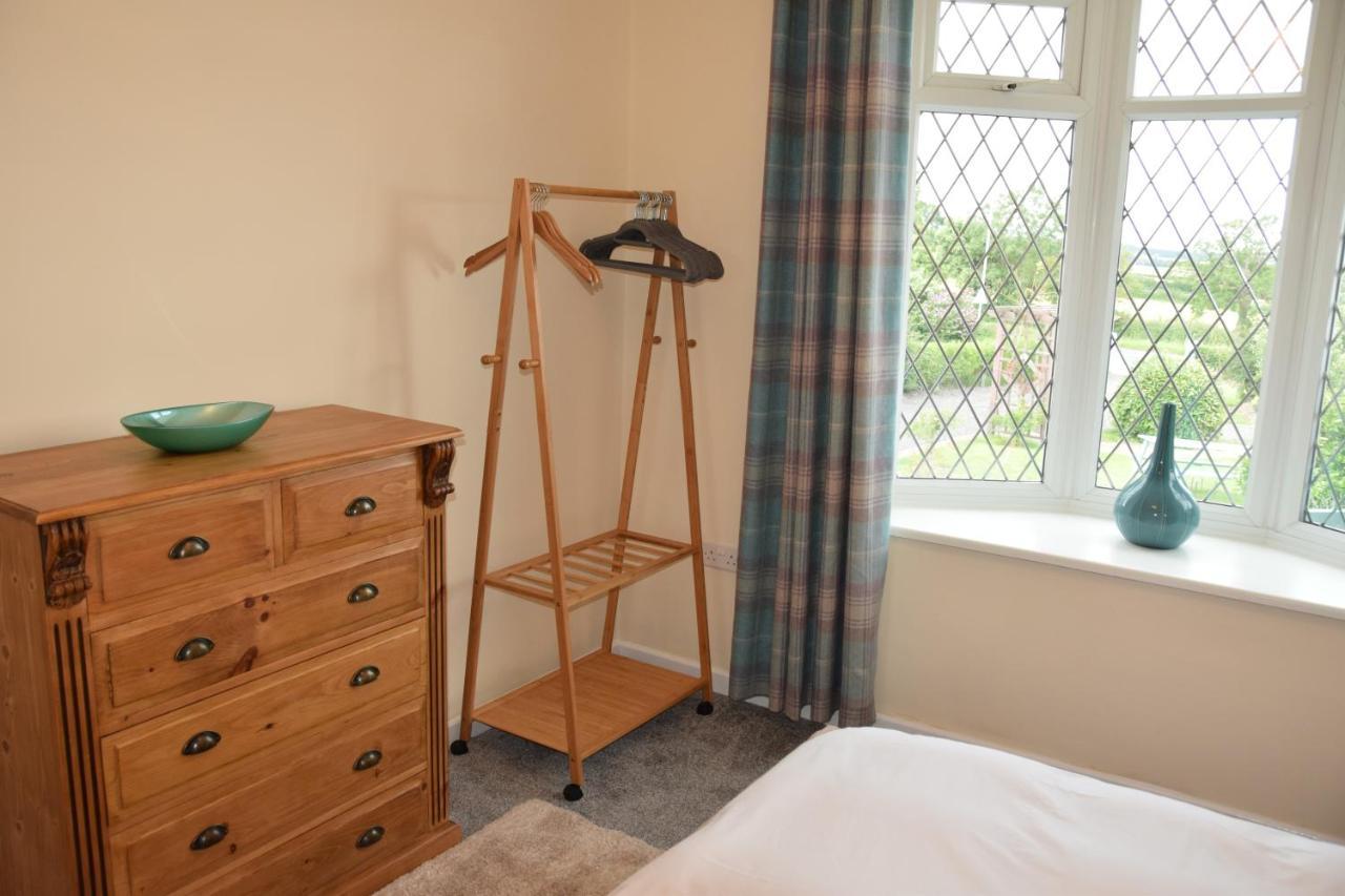 Immaculate Inviting Light And Airy 2-bed *