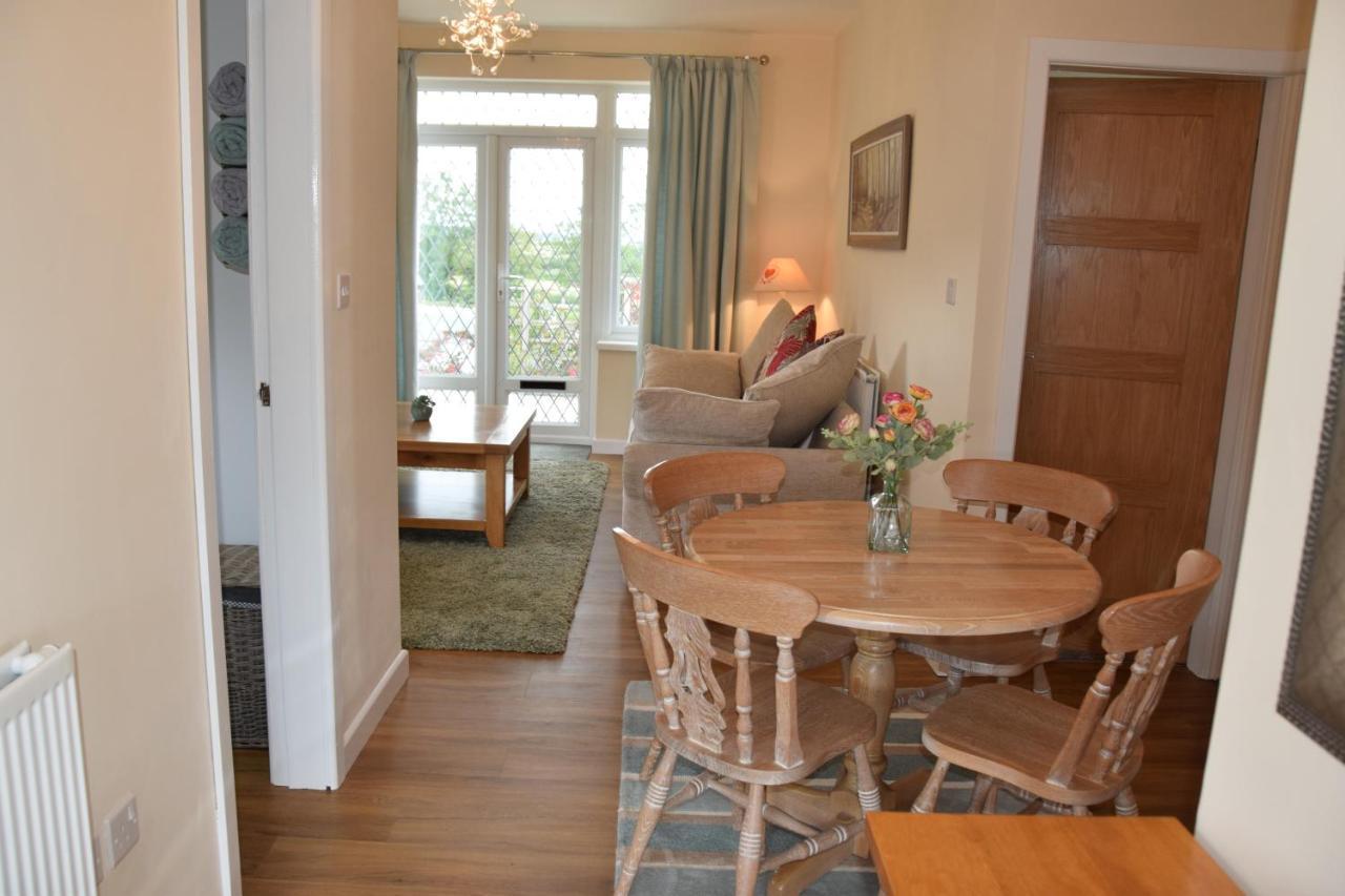 Immaculate Inviting Light And Airy 2-bed * Tibshelf