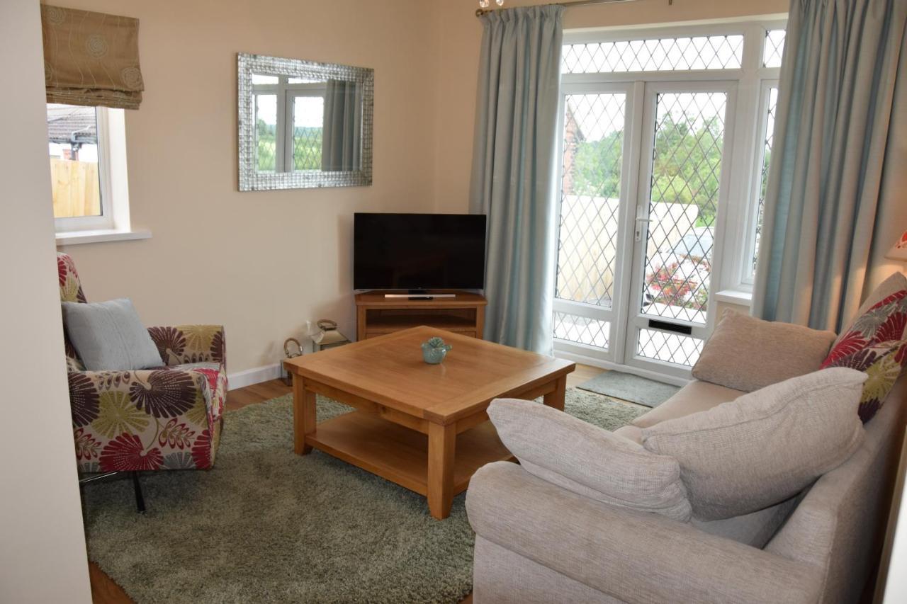 Immaculate Inviting Light And Airy 2-bed Holiday home Tibshelf